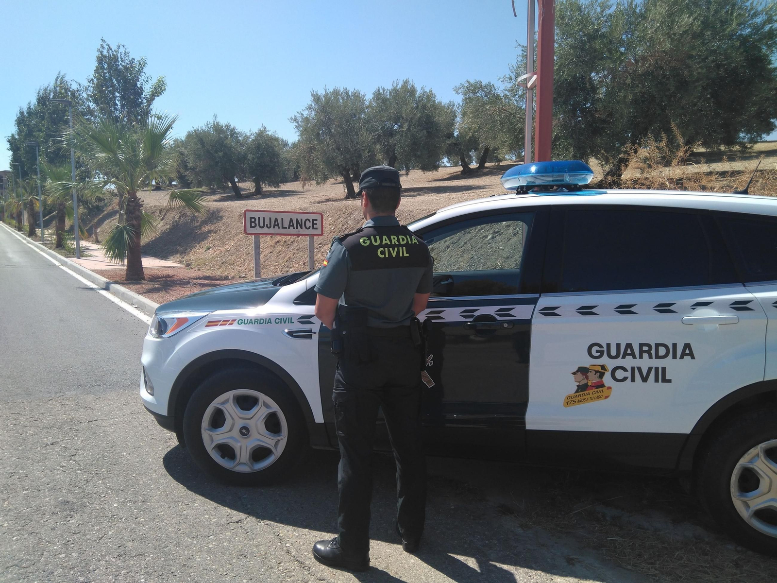 Imagen de archivo de una patrulla de la Guardia Civil, a la entrada de Bujalance.