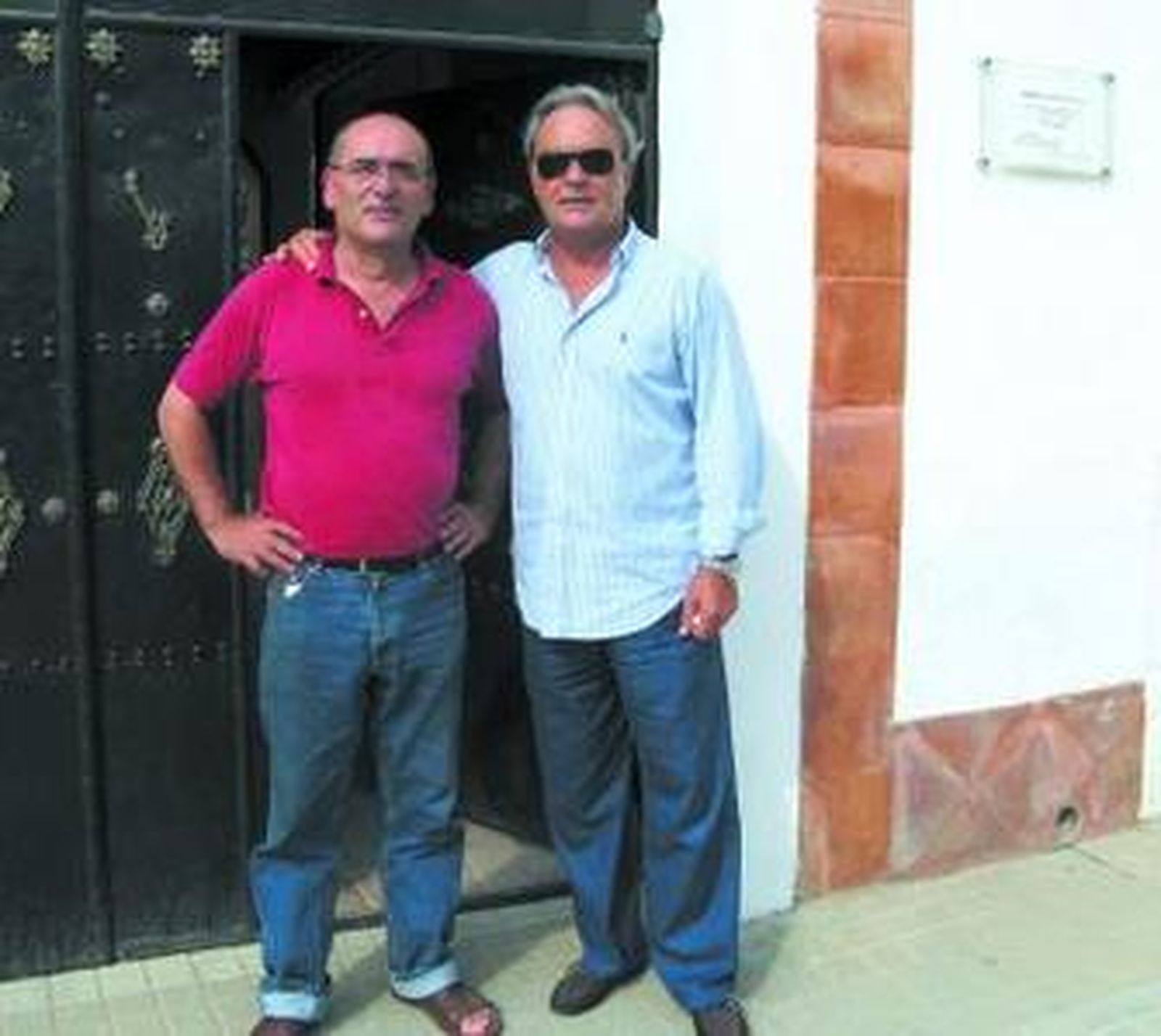Carlos Iglesias y José Infante, a las puertas de Bodegas Infante.