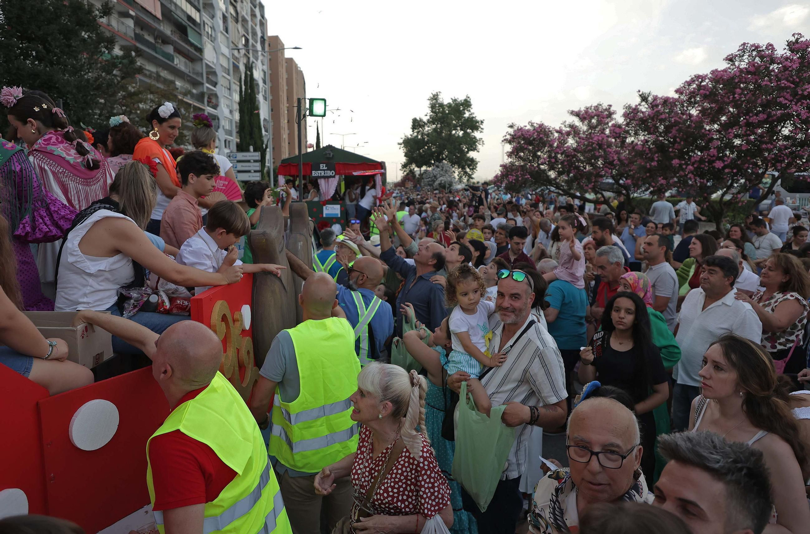Búscate en las fotos de la cabalgata de la Feria Real de Algeciras 2025