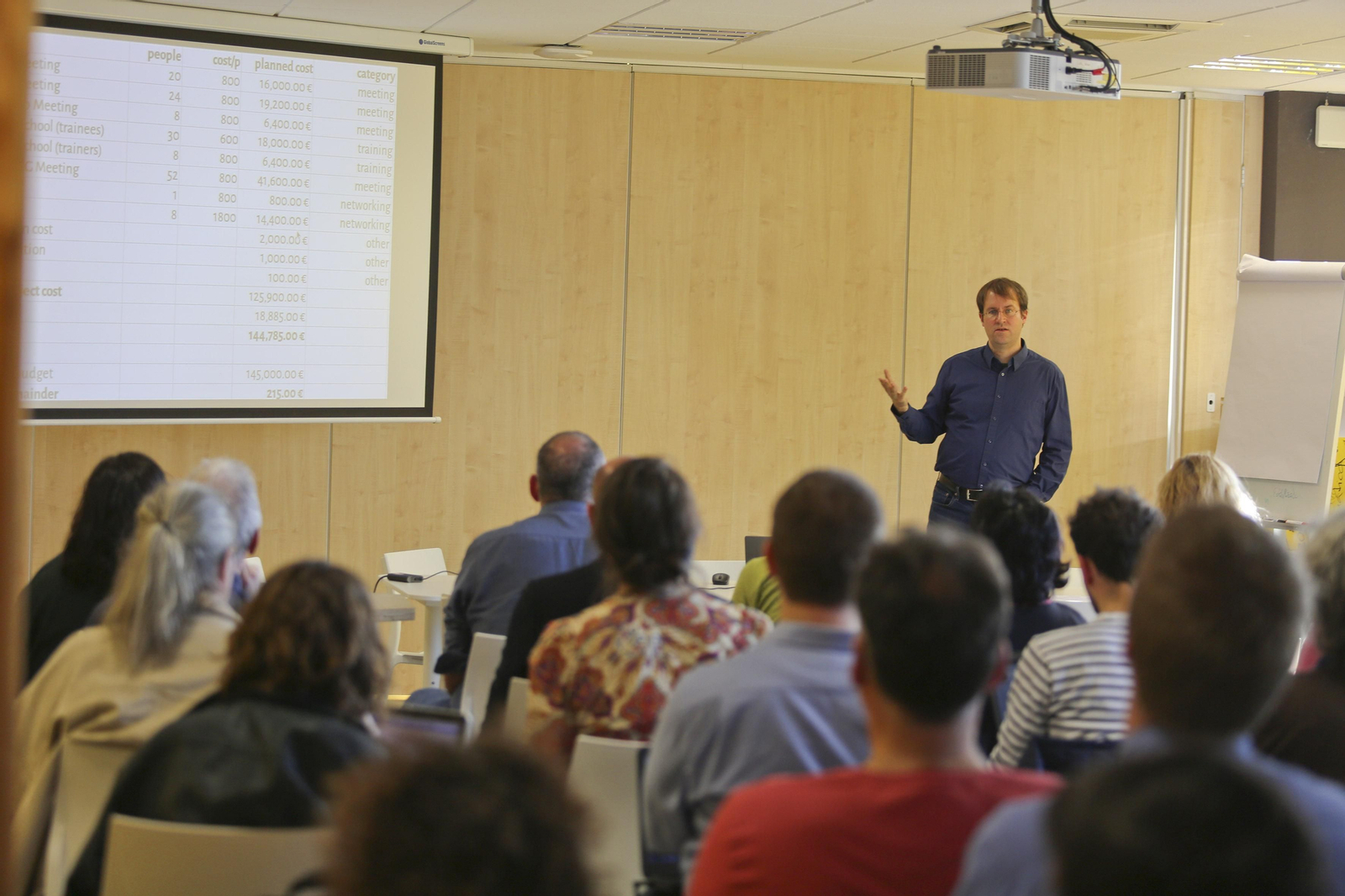 Christof Schöch, investigador principal del proyecto, se dirige a los participantes.