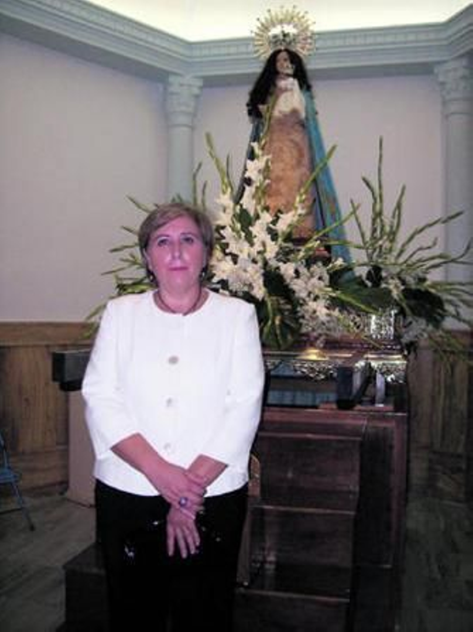 Isabel Belmonte, alcaldesa de Antas, en la ermita de la Era.
