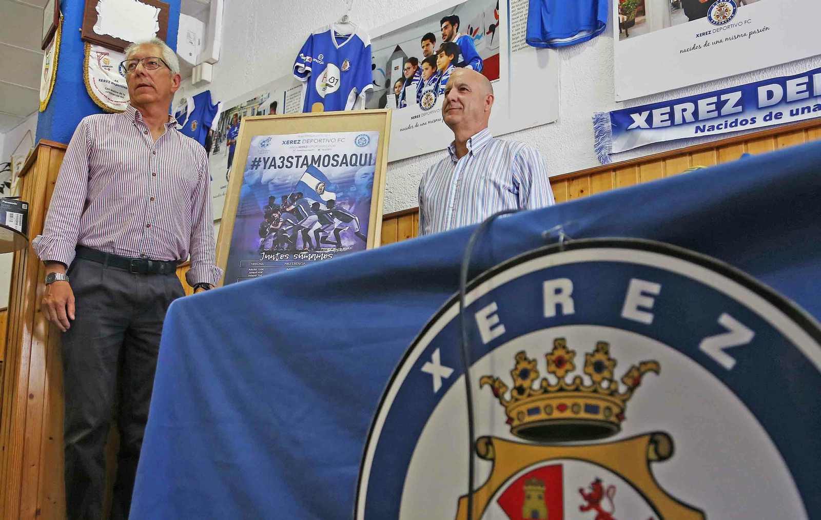 Juan Bellido, en la presentación de la campaña de socios del pasado curso, junto a Rafael Coca.