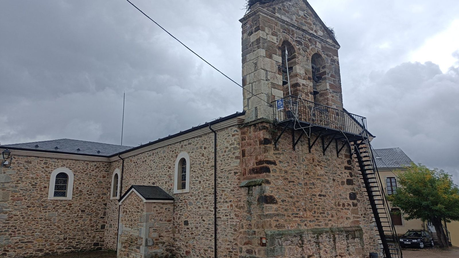 Iglesia de San Juan Bautista en Riello.