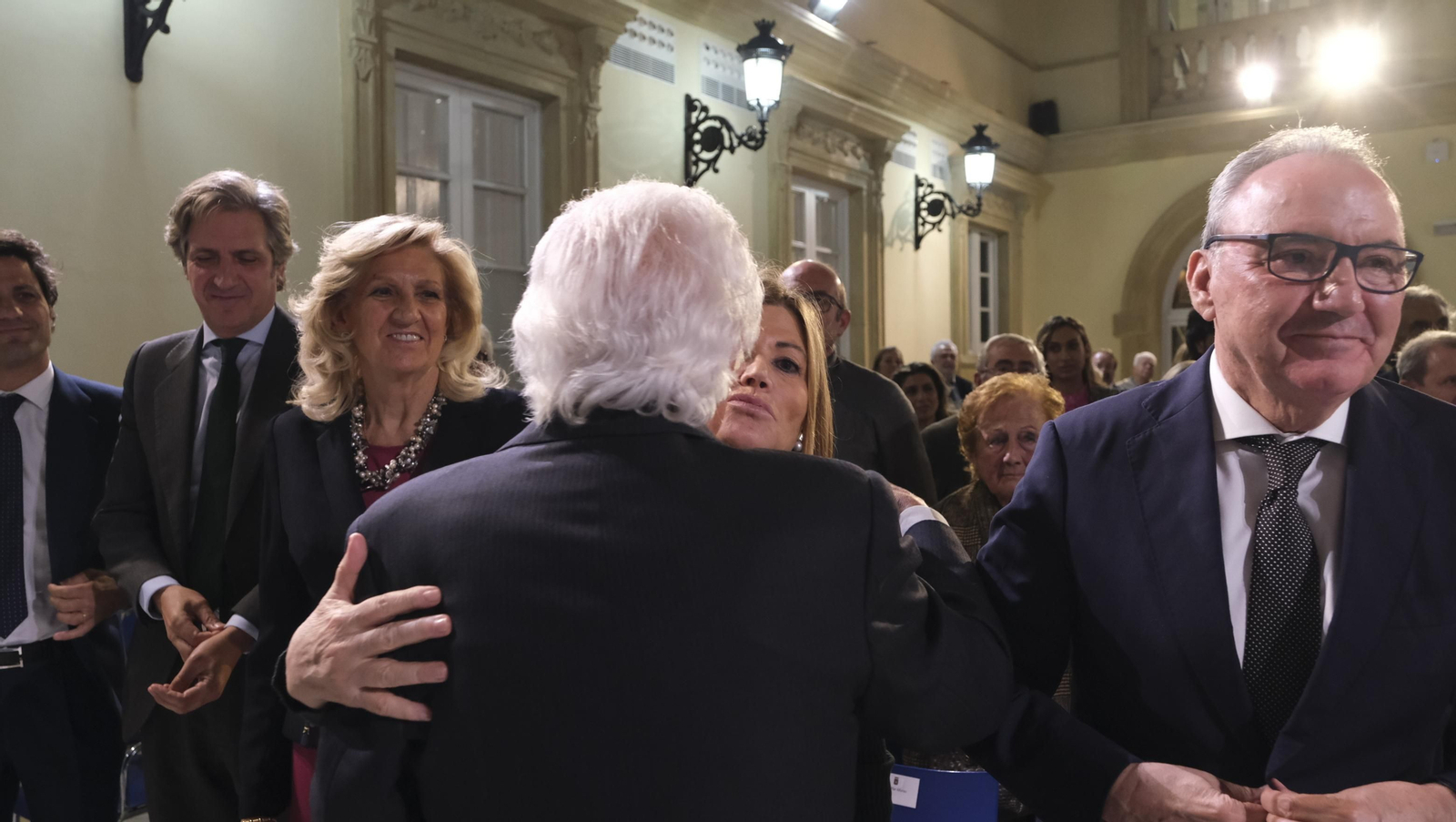 Imágenes de la entrega del Escudo de Oro de la Provincia de Almería a José María Martínez de Haro