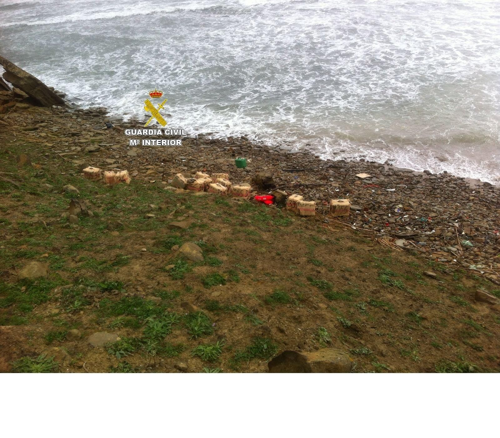 La Guardia Civil se incauta de  680 kilos de hachís en Punta Palmera tras frustrar un alijo