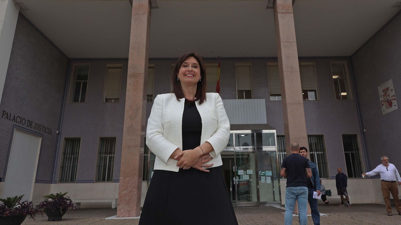 Aurora Andrés, en el exterior del Palacio de Justicia de Algeciras.