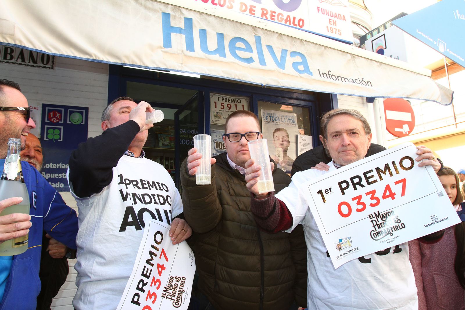 Alegría en Huelva tras tocar por primera vez el gordo en la capital.