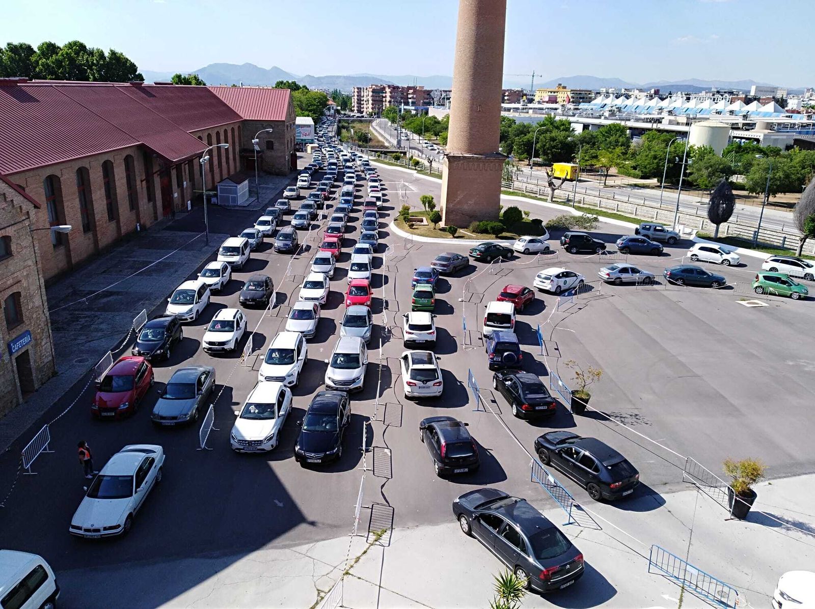 Las colas de la vacuna: Fermasa se colapsa con filas interminables de coches y personas