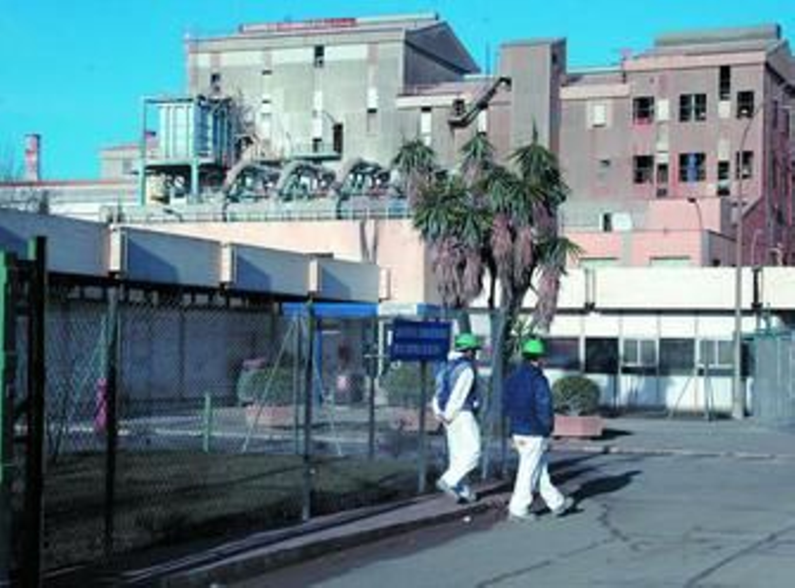 Vista de la fábrica de Tioxide en el Polígono Nuevo Puerto.