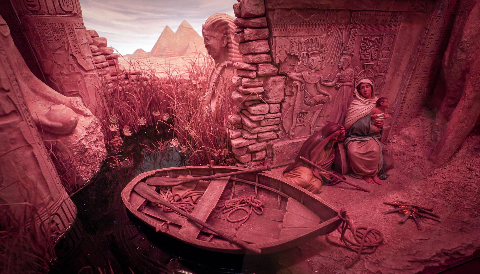 Imágenes de la exposición '50 Navidades montando el Belén' en Jerez