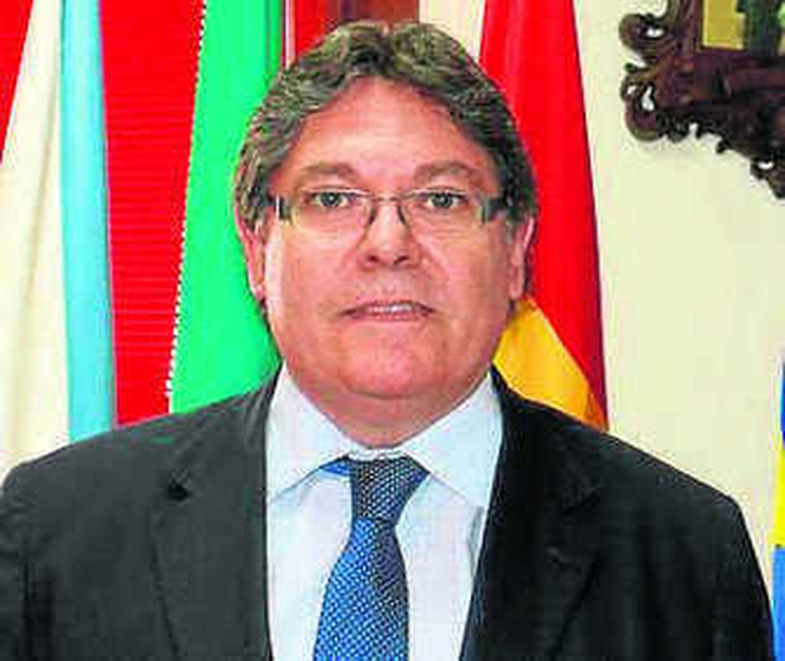 Rogelio Mena, alcalde.