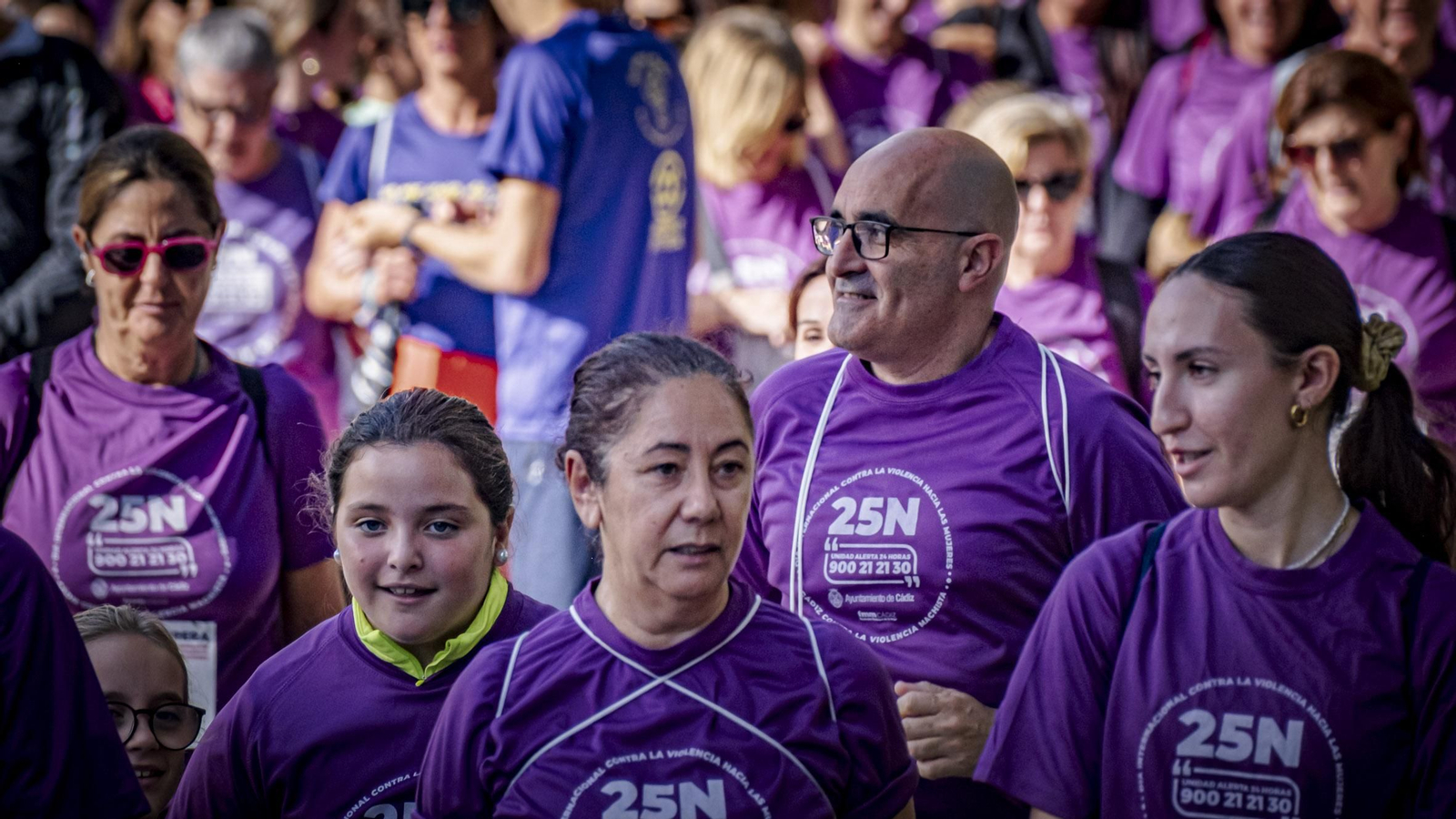 Búscate entre las imágenes de la III Carrera de Cádiz por la Eliminación de la Violencia contra las Mujeres
