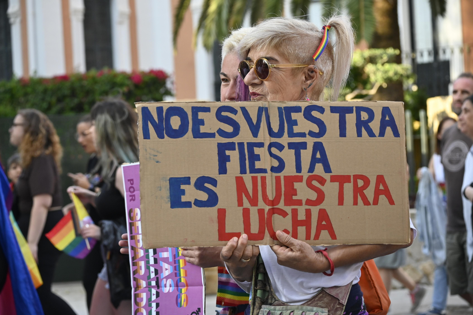 Las mejores imágenes de la manifestacióndel del Orgullo LGTBI en Huelva