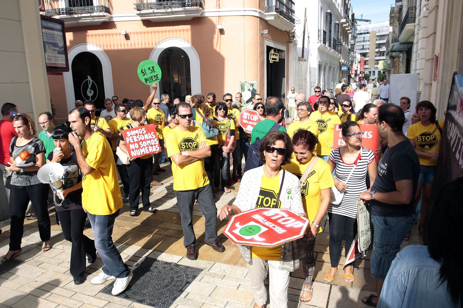 Protesta de la Plataforma de Afectados por la Hipoteca en la calle Concepción.