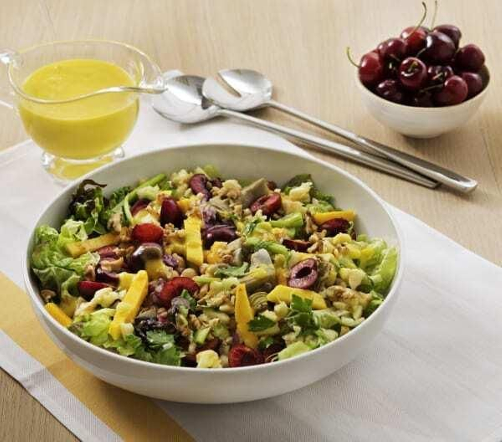 La ensalada es un interesante plato para obtener una gran cantidad de vitaminas y minerales.