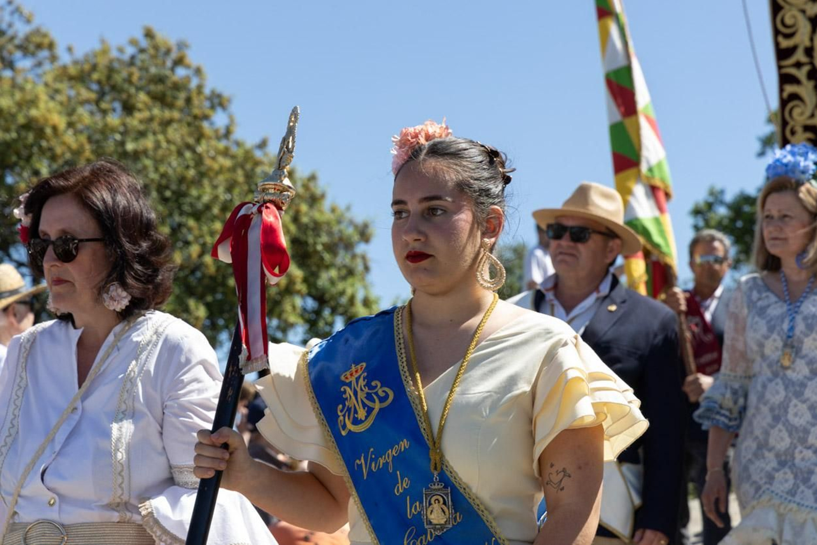 Miles de romeros acuden al encuentro de la Virgen de la Cabeza en su romería