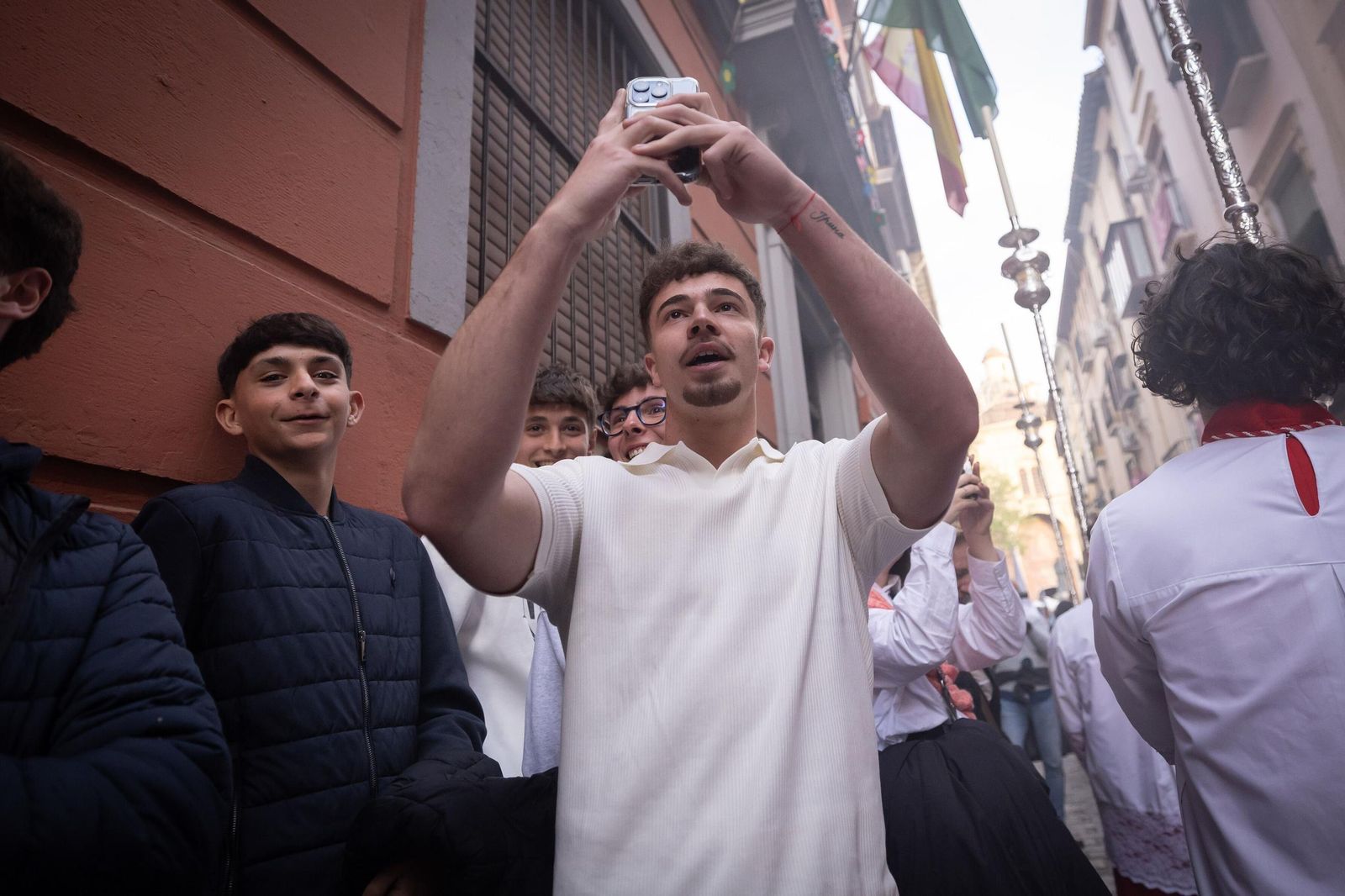Las mejores fotos del nuevo recorrido por el Realejo de la procesión de la Aurora en el Jueves Santo de Granada