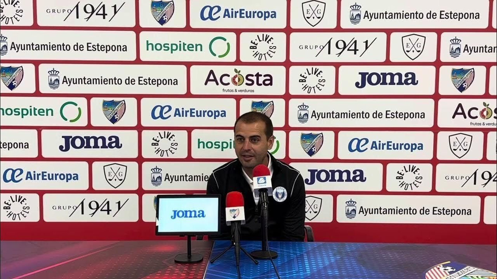 Juanma Gómez, entrenador de El Palo, en rueda de prensa Juanma Gómez, entrenador de El Palo, en rueda de prensa