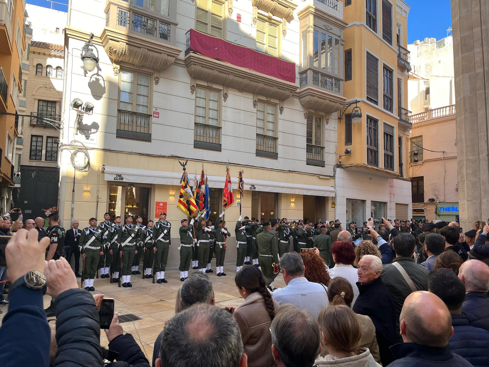 La Brigada de Paracaidista trasladando al Cristo de las Ánimas de Ciegos, en imágenes