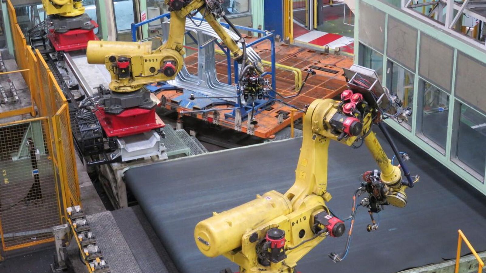 Además de la factoría de Zona Franca, Nissan ha contado con la de Montcada i Reixac para la estampación de piezas y la de Sant Andreu de la Barca para producir suspensiones y bastidores.