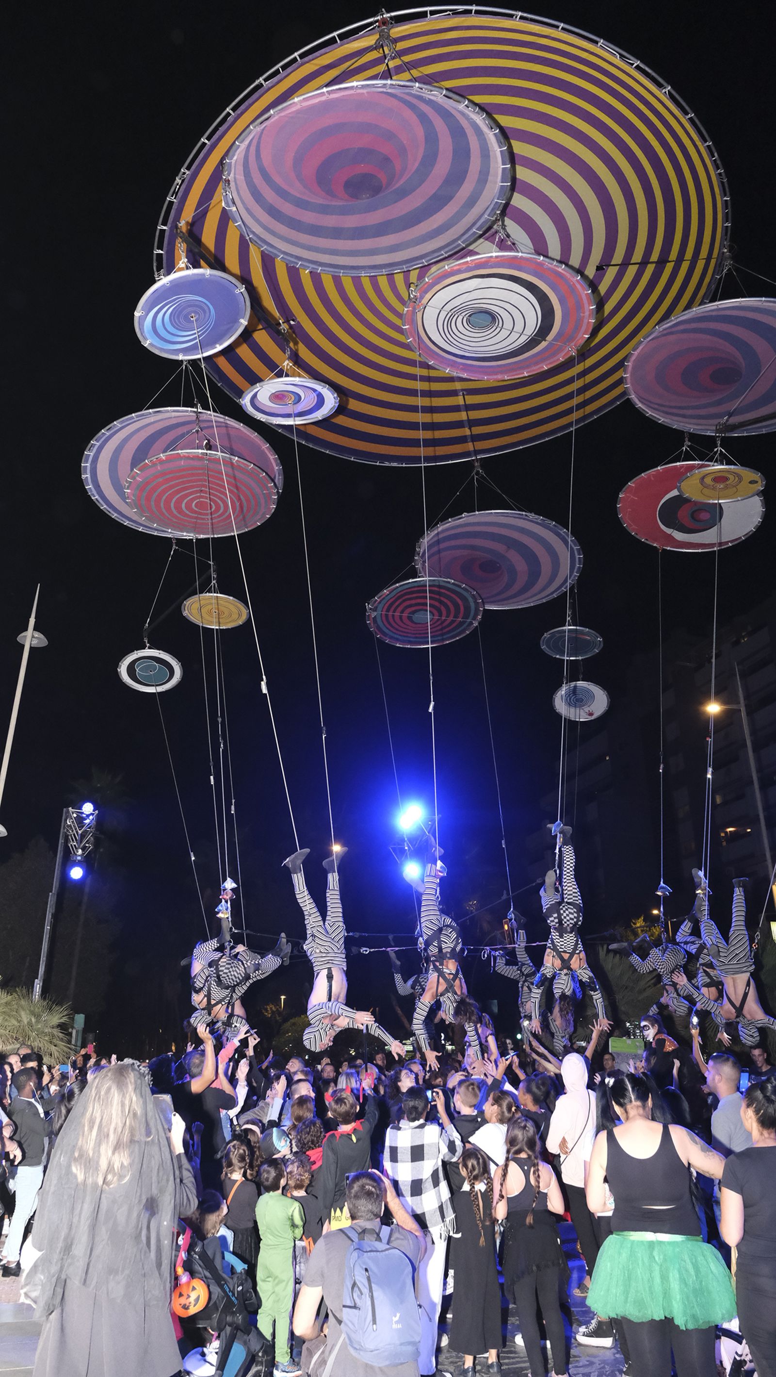 Las imágenes de la Noche en Negro en Almería, Halloween.