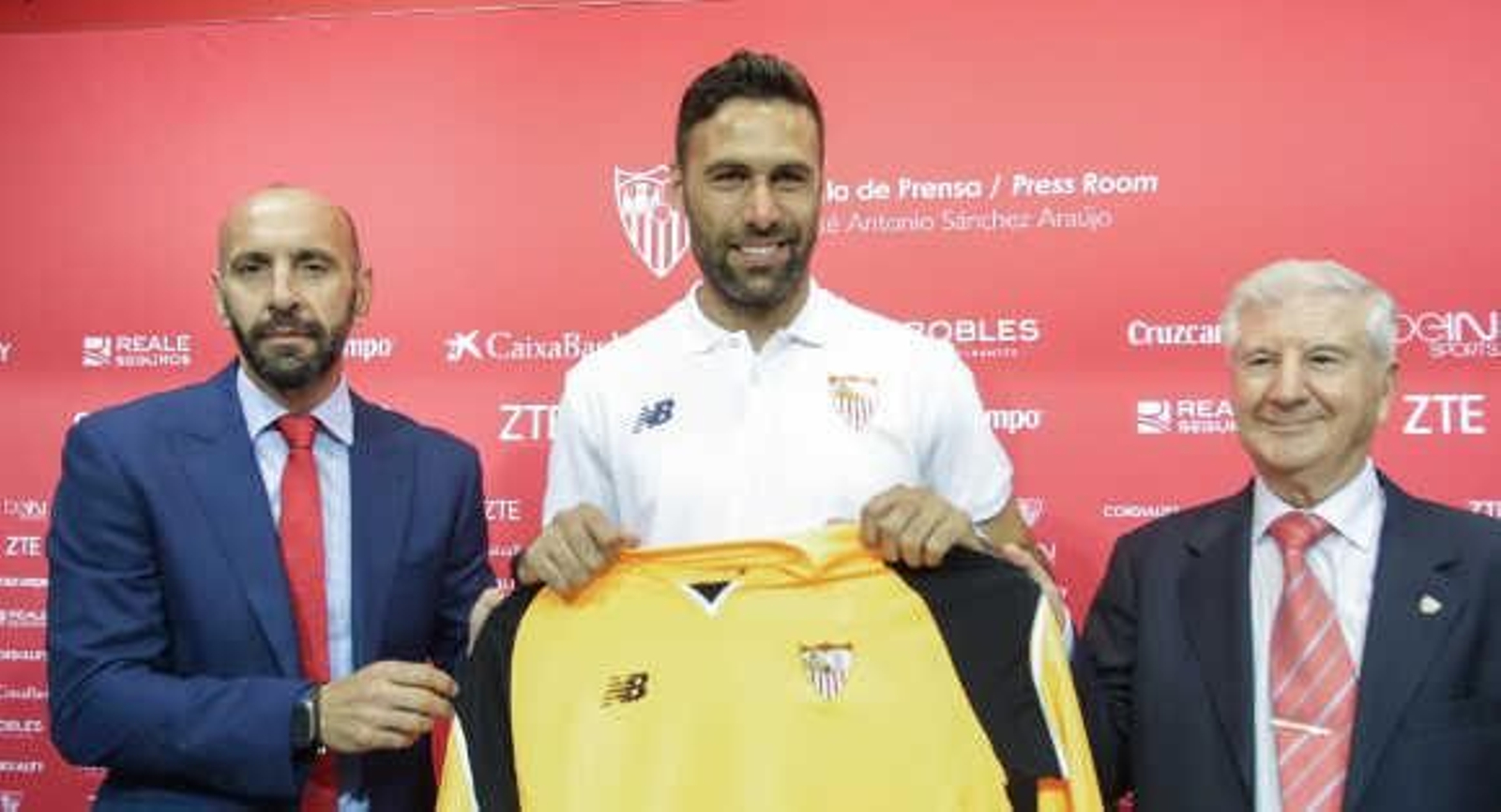 Sirigu y el reto de aportar en el juego con los pies