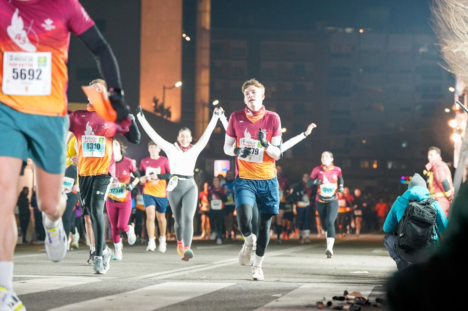 En imágenes: búscate en tu llegada a meta de la Carrera de San Antón 2026 (17)