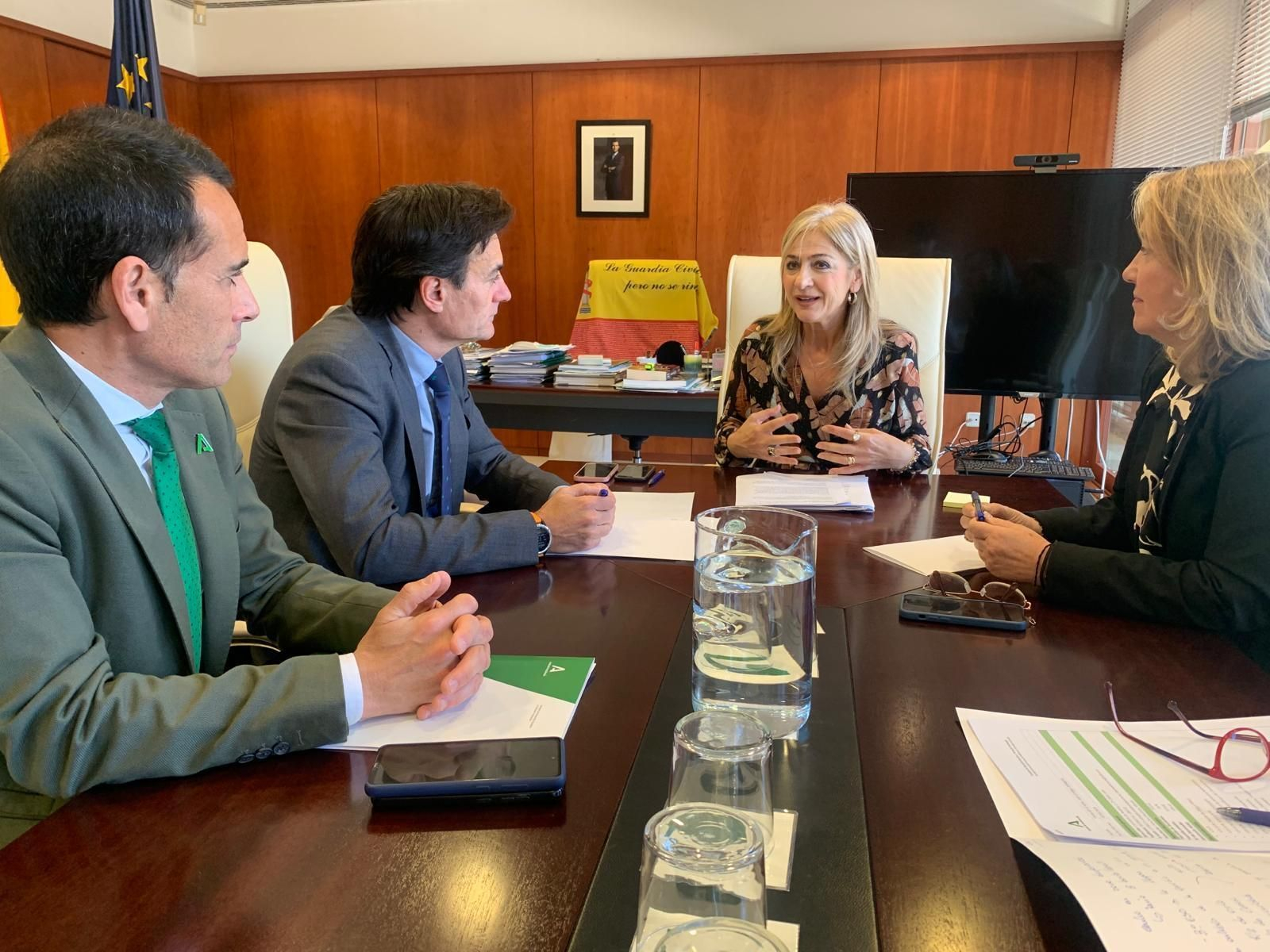 Reunión con la consejera del alcalde y el delegado de Educación.