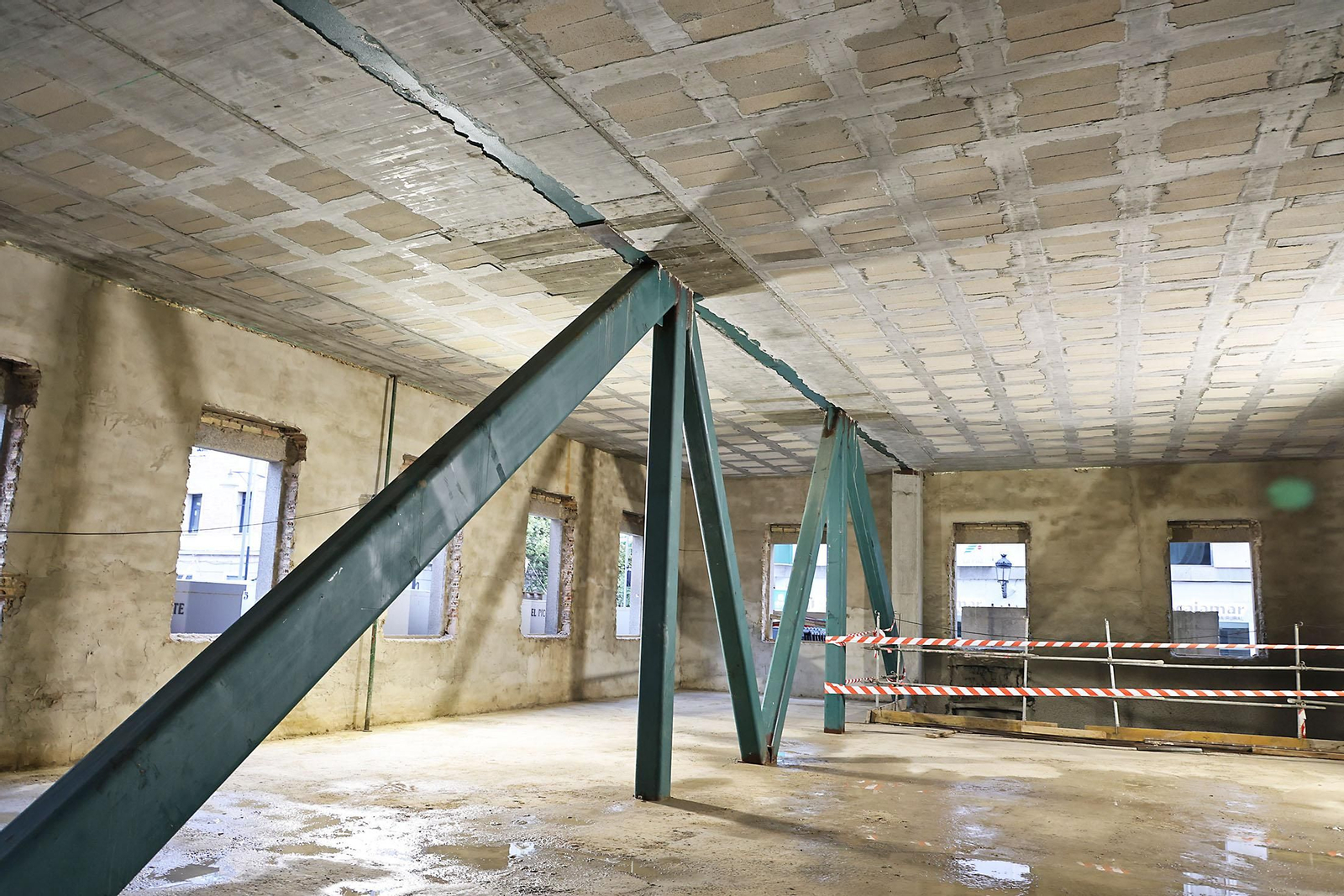 Imágenes de la visita las obras de la antigua Delegación de Hacienda