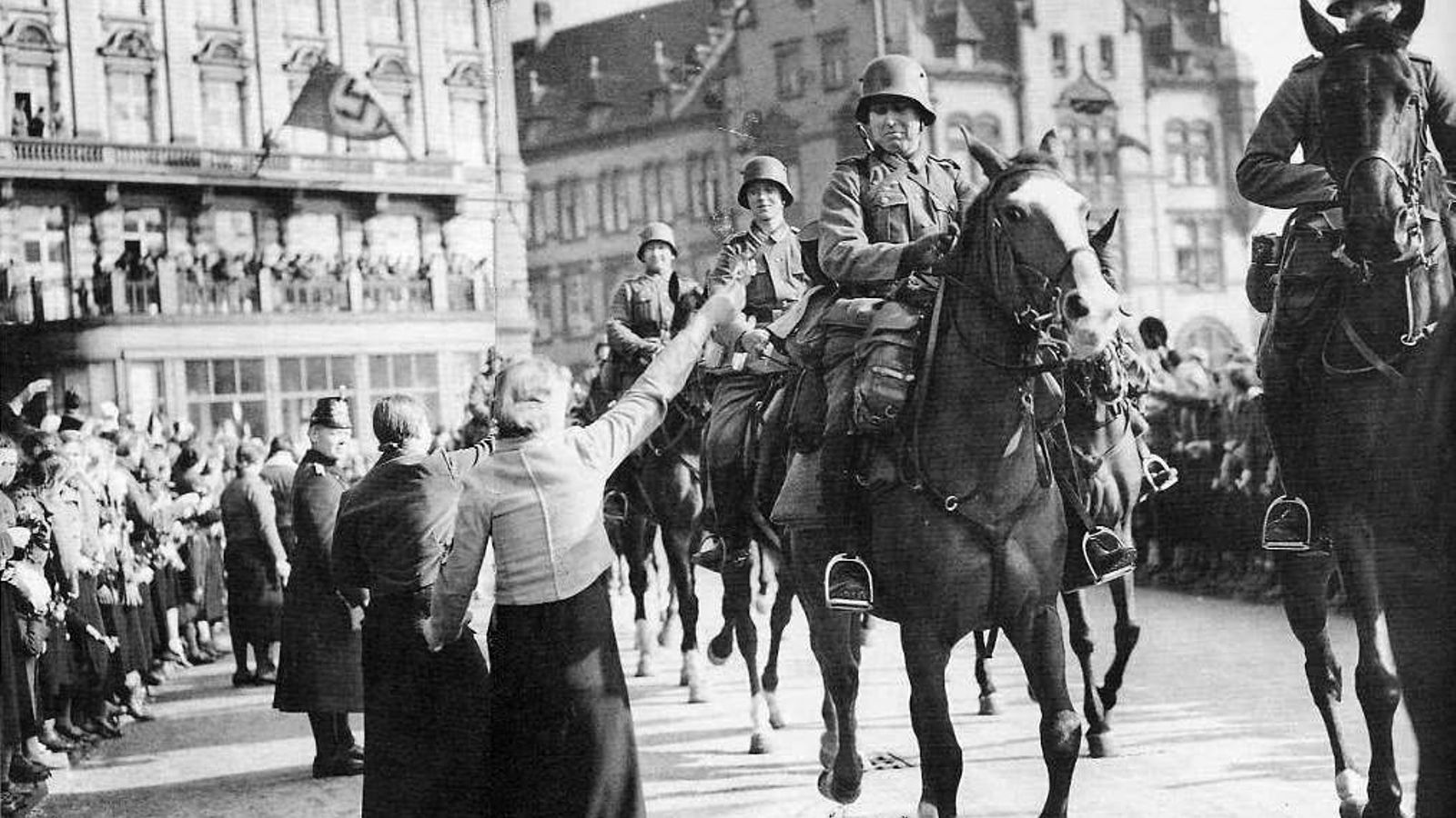 Las tropas alemanas de Adolf Hitler ocupan la zona desmilitarizada de Renania.