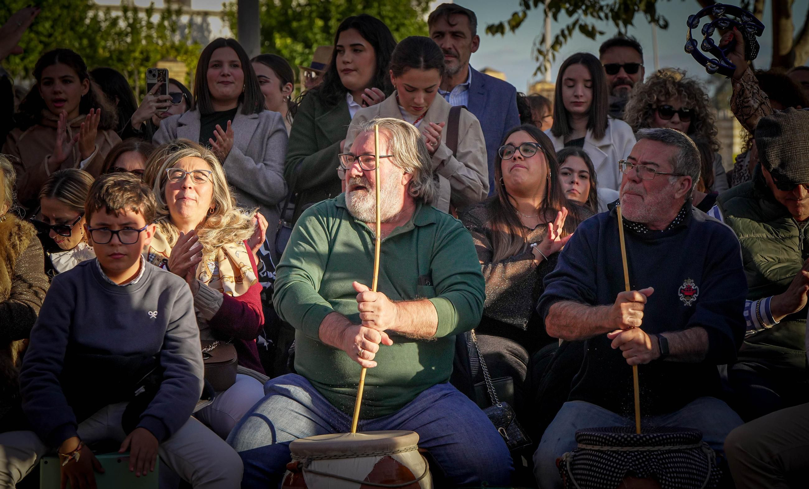 Imágenes del gran ambiente el primer día de zambombas en Jerez
