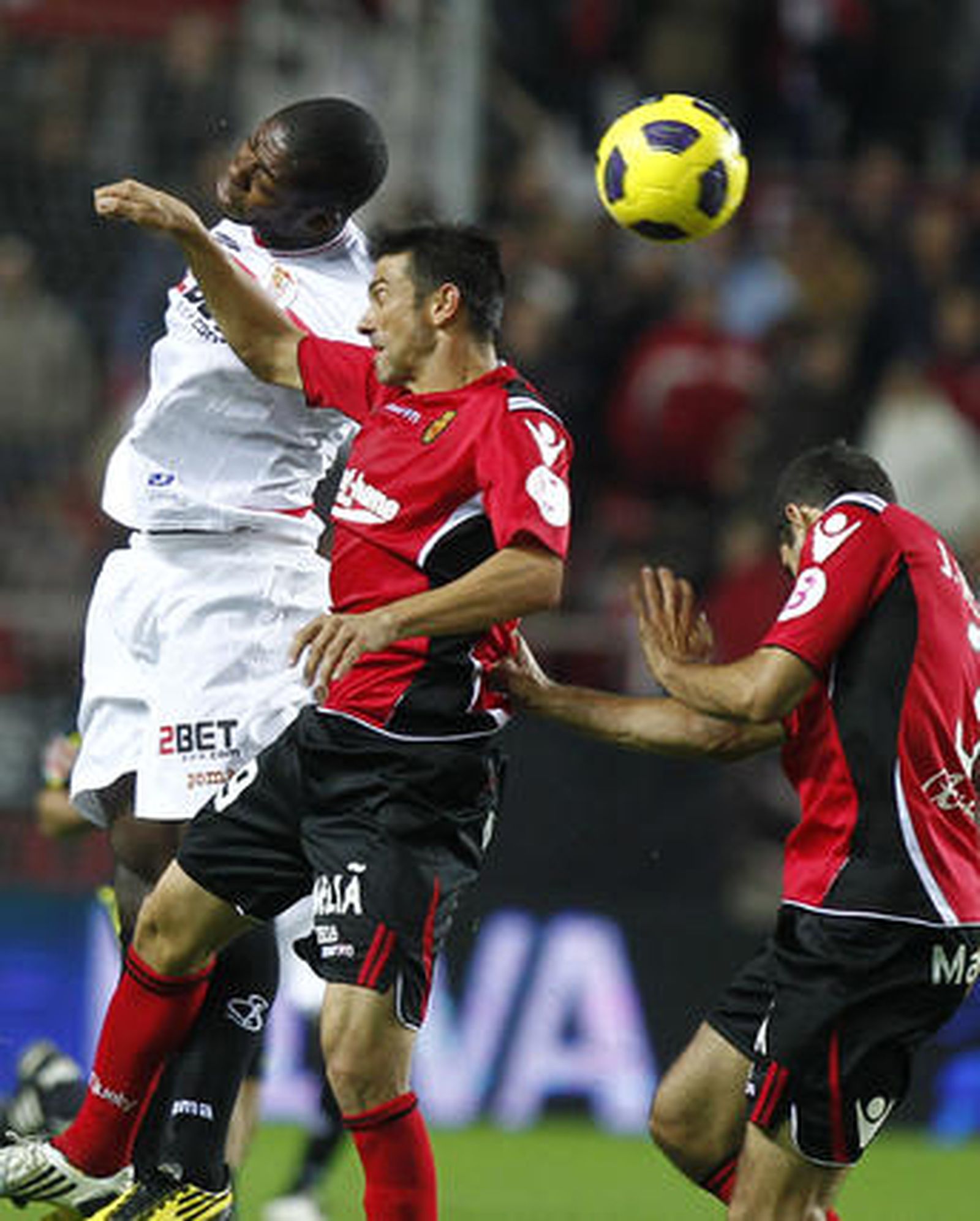 Los de Manzano caen en casa tras un gol del Webo en el minuto 90.

Foto: Antonio Pizarro