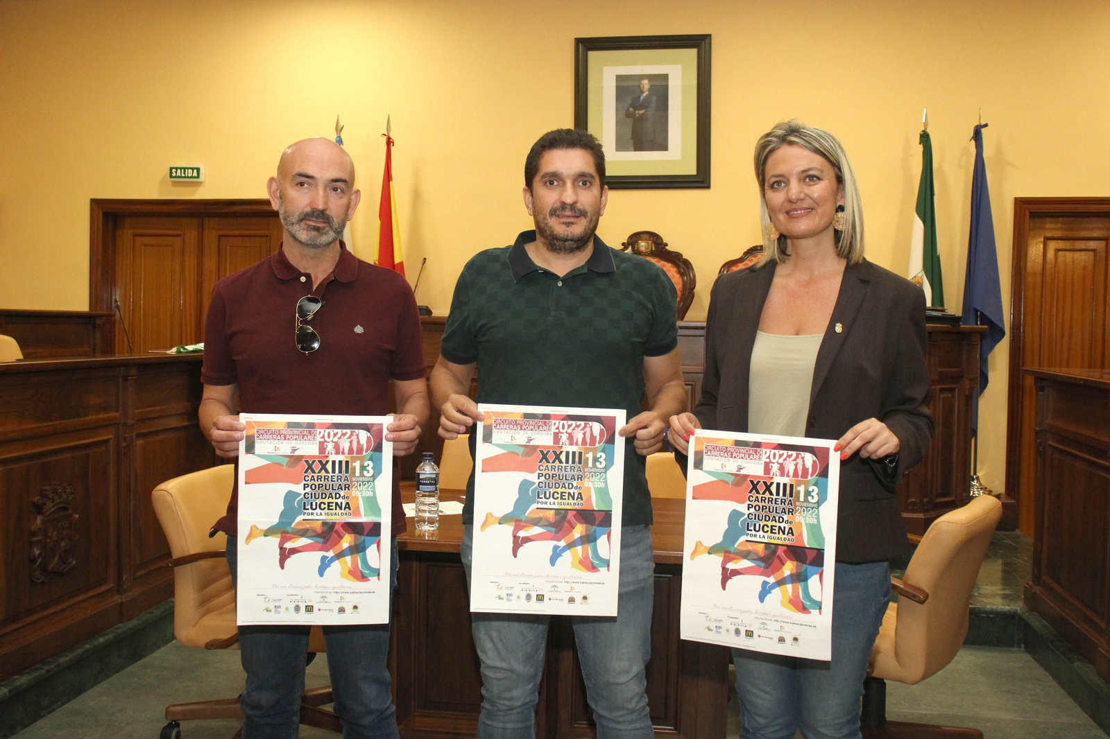 Las autoridades, durante la presentación de la prueba.