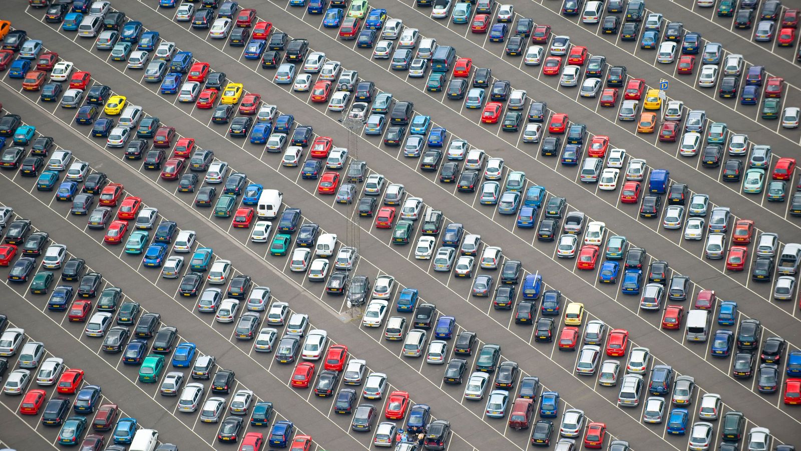 El número de vehículos en España crece un 2,2 por ciento en 2025, el mayor aumento desde 2018