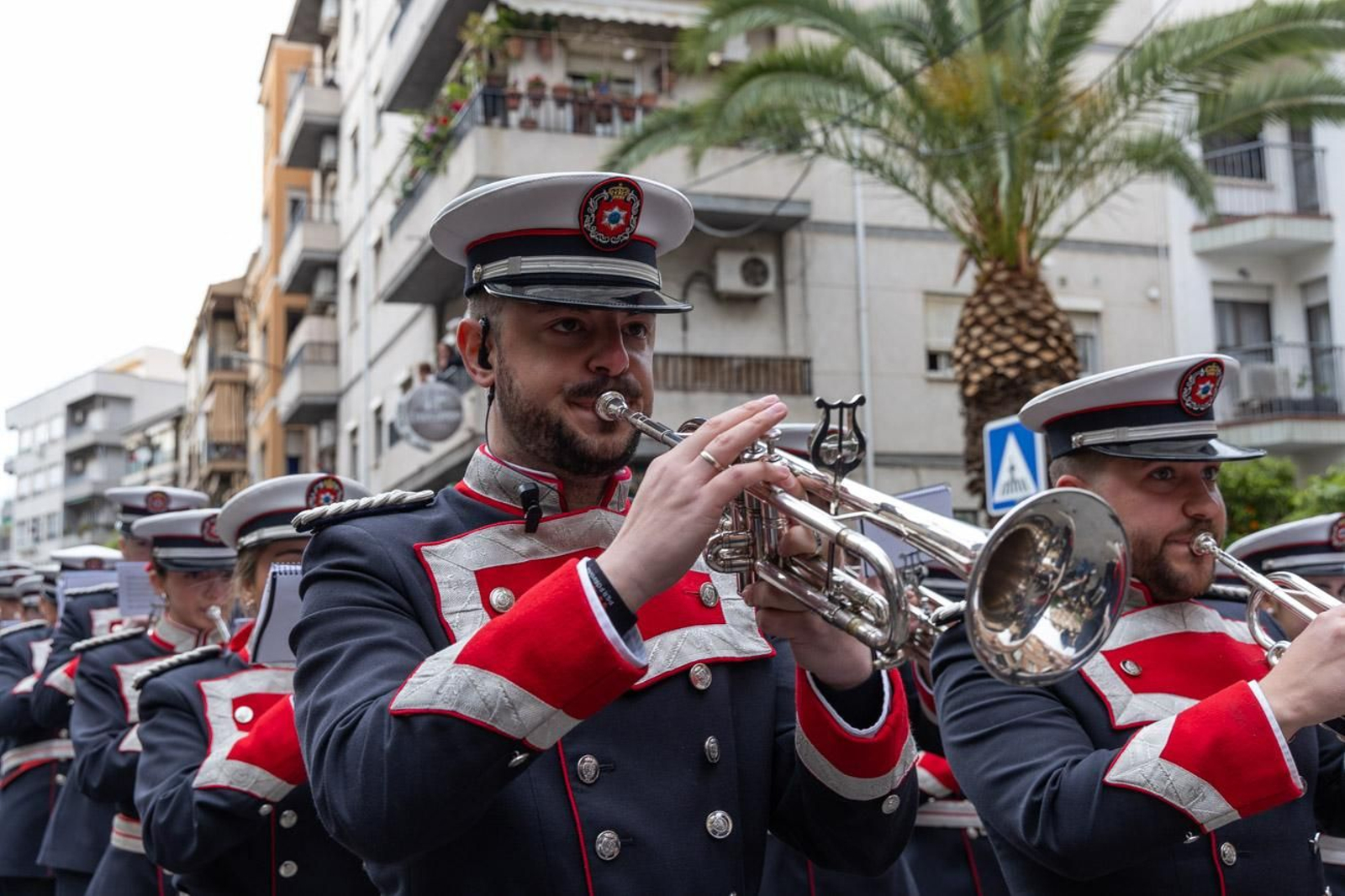 La temida lluvia impide el desarrollo normal de este Martes Santo