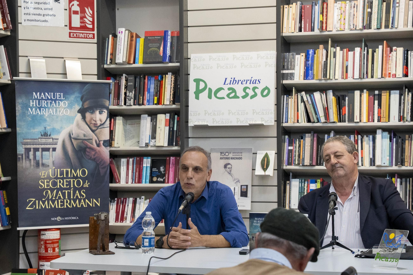 La presentación en Almería de la novela escrita por Manuel Hurtado, en imágenes