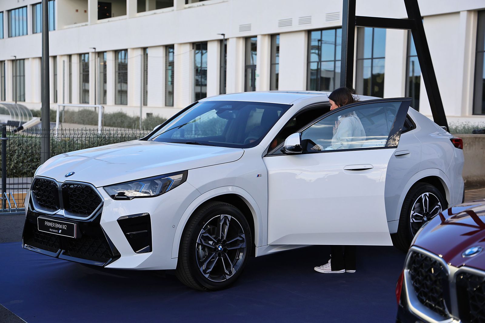 Movitransa presenta los nuevos modelos de BMW IX2 y el X2 en el complejo deportivo Lamiya