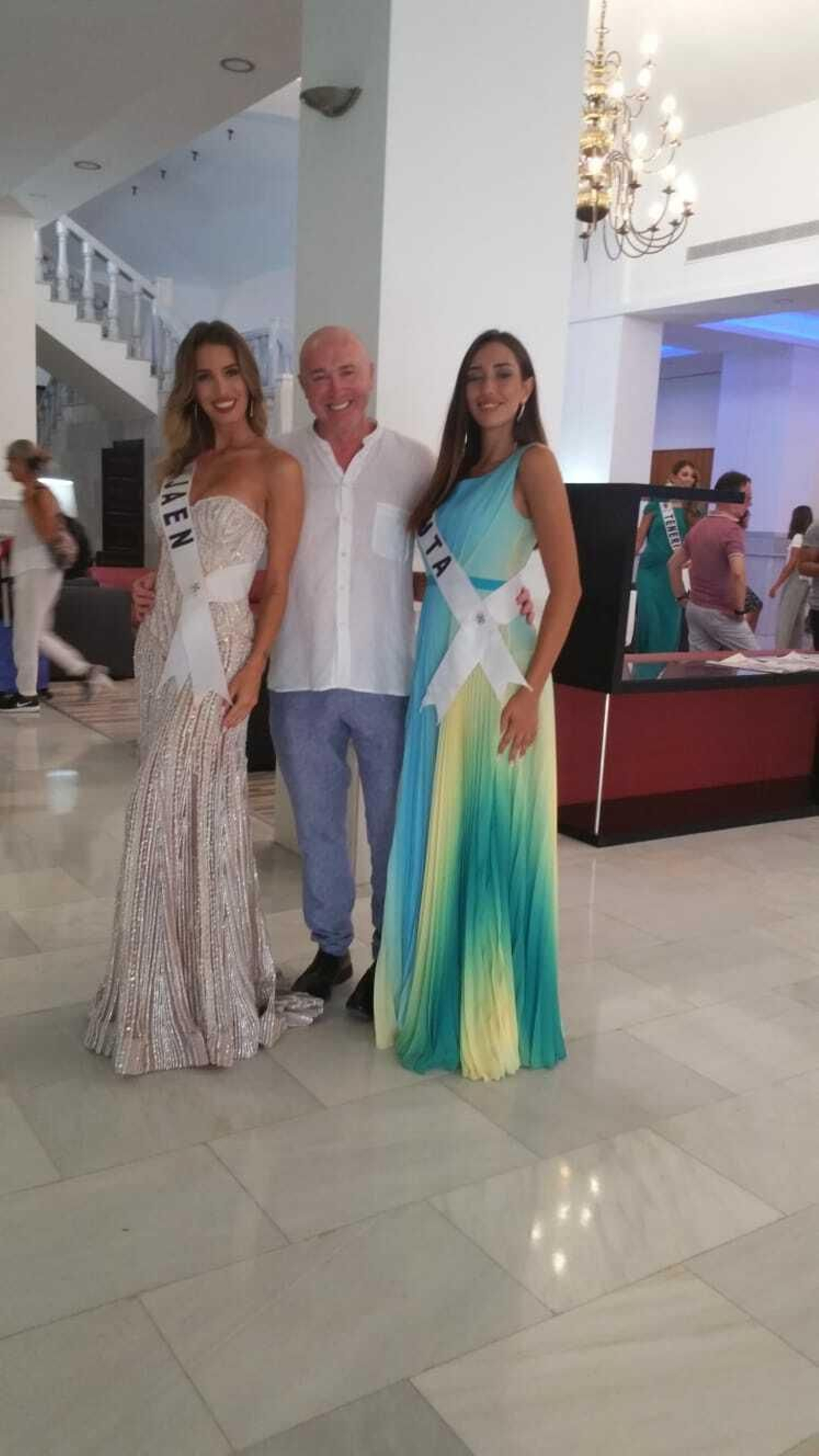 Wandosell con Marta López y Miss Ceuta.