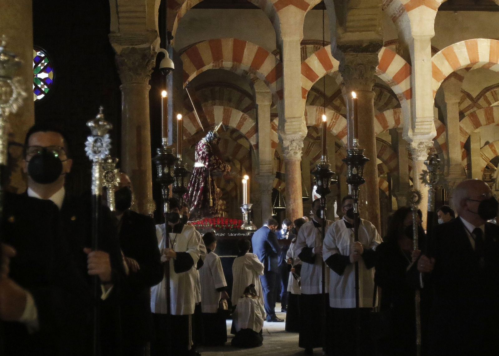El Vía Crucis de las Cofradías de Córdoba, en imágenes