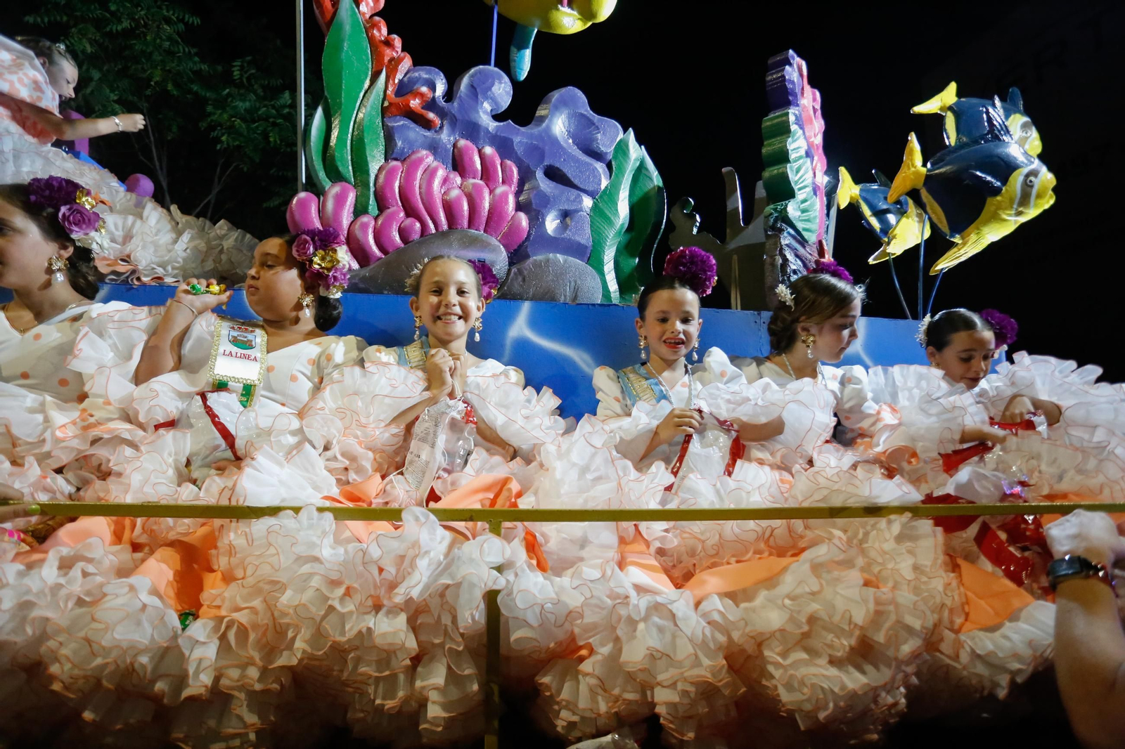 Búscate en las fotos de la cabalgata de la Feria de La Línea