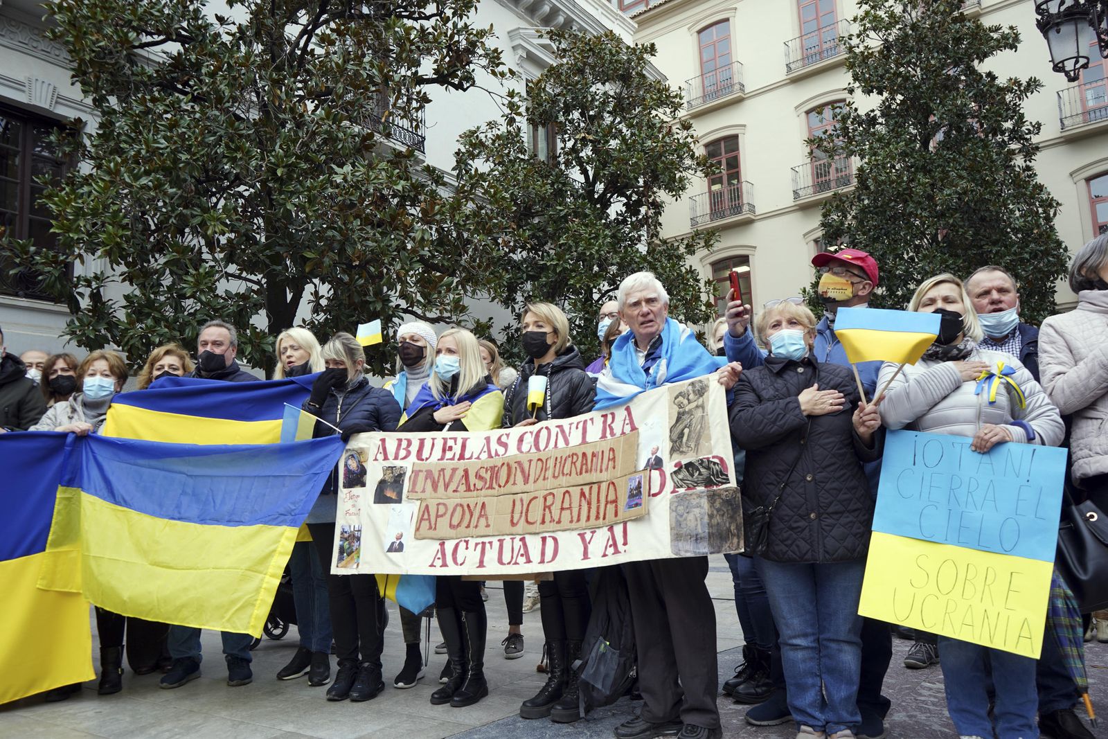 Así ha sido la concentración de solidaridad con el pueblo ucraniano en Granada