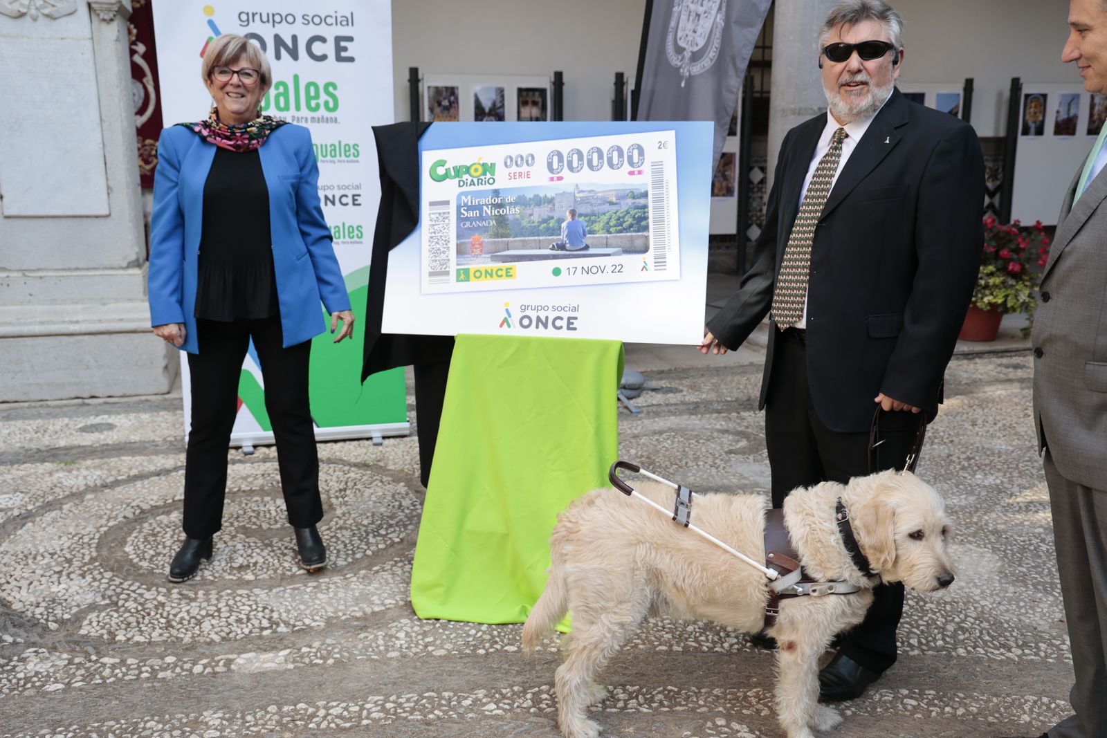 El cupón se ha presentado hoy en el patio del Ayuntamiento.