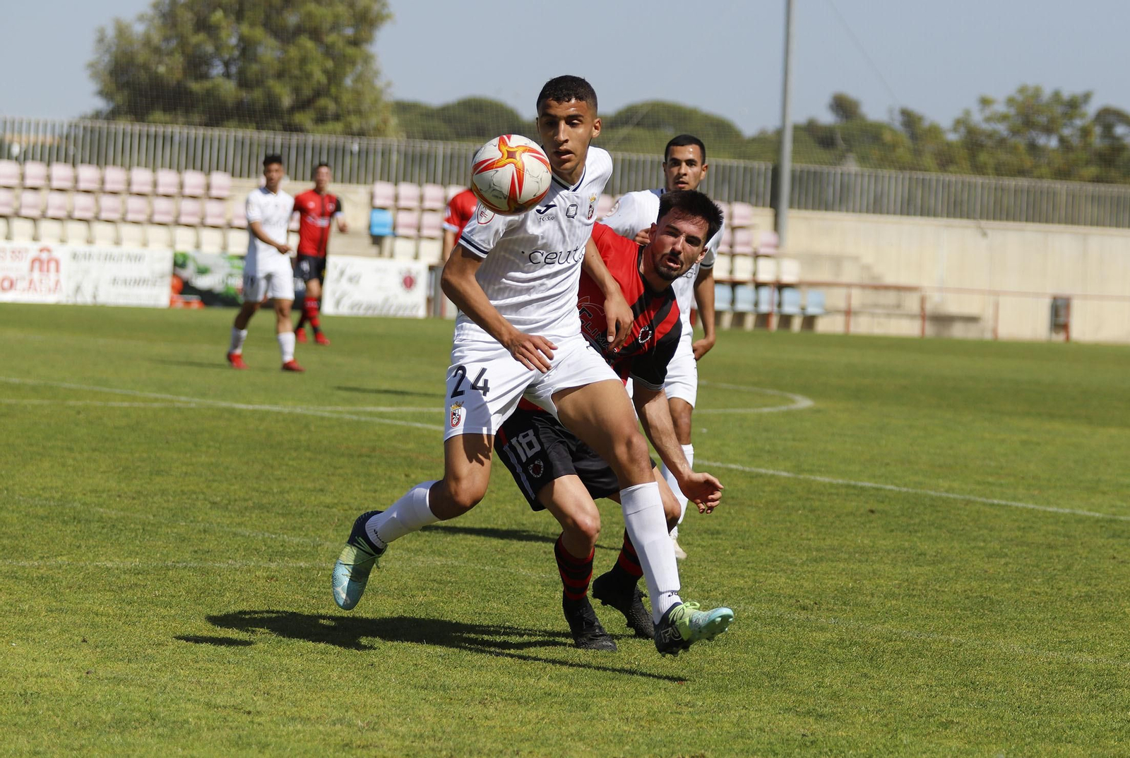 Imágenes del encuentro entre el Cartaya y el Ceuta B
