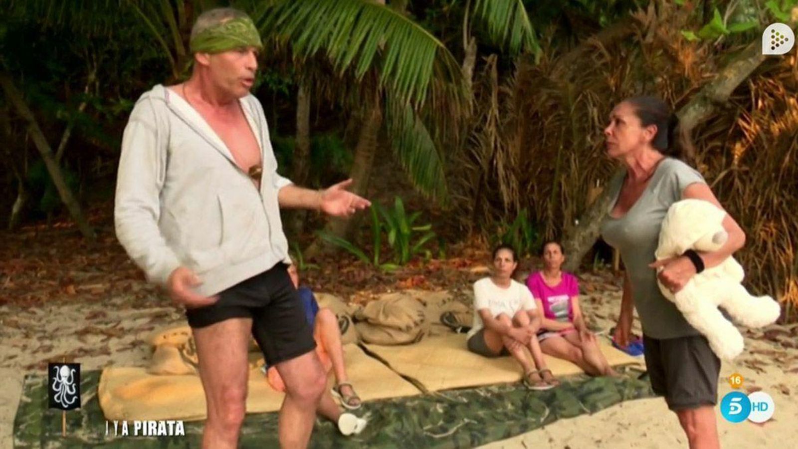 Momento de la bronca entre Carlos Lozano e Isabel Pantoja.