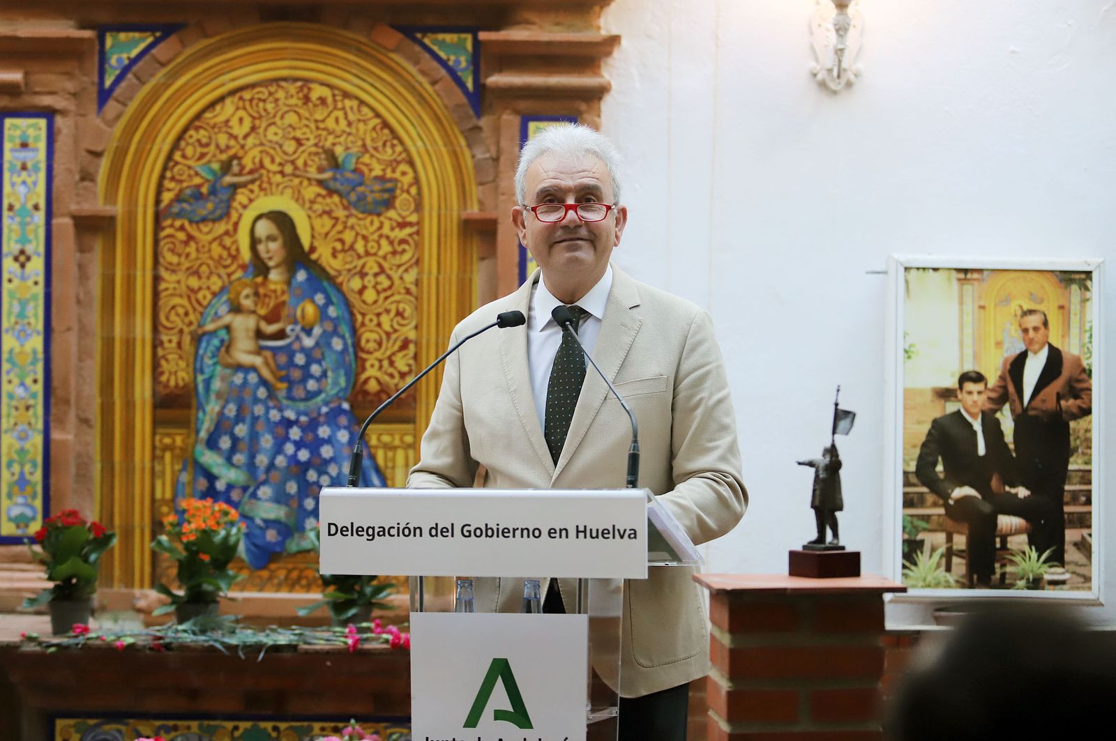 Imágenes del homenaje a 16 peñas taurinas de Huelva