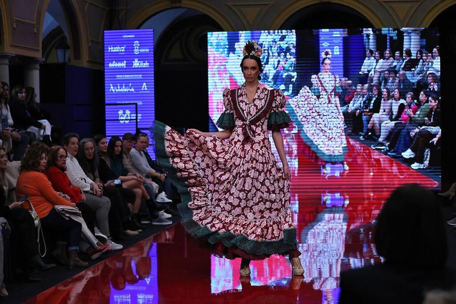 Lunares, comodidad y mantoncillos: Estas son las tendencias para los trajes de flamenca de romerías y ferias