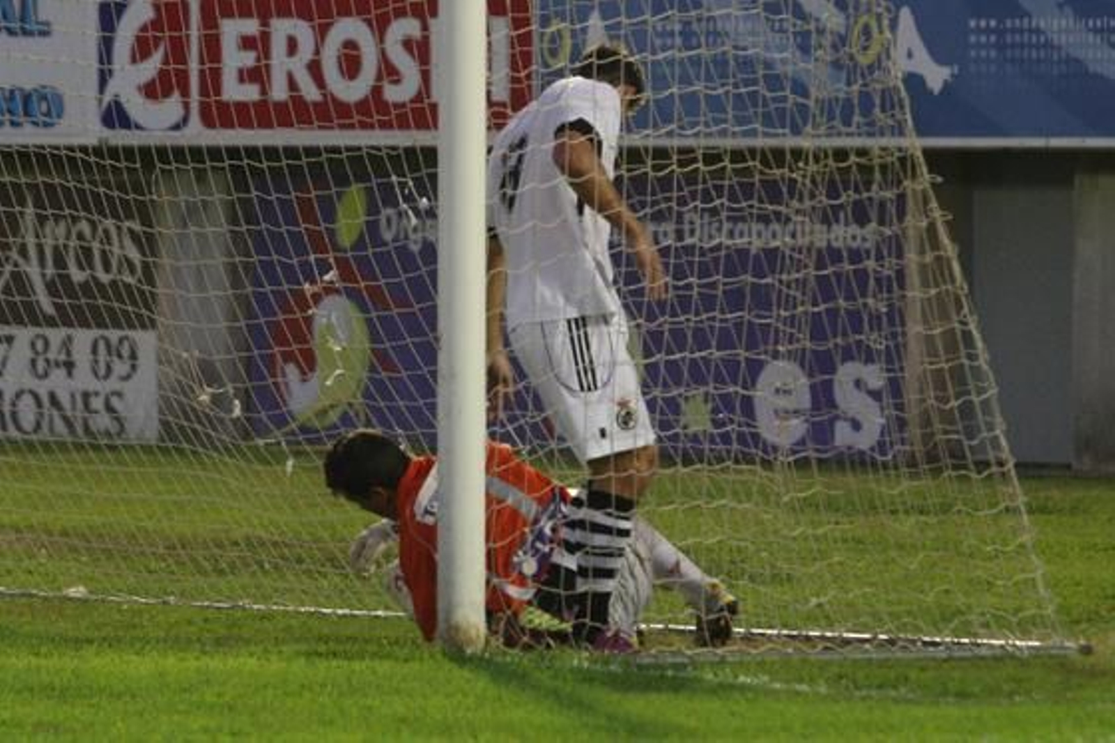 El Algeciras se hace con el trofeo Virgen de La Palma tras superar a la Balona en la tanda de penaltis./Fotos: Paco Guerrero

Foto: Paco Guerrero