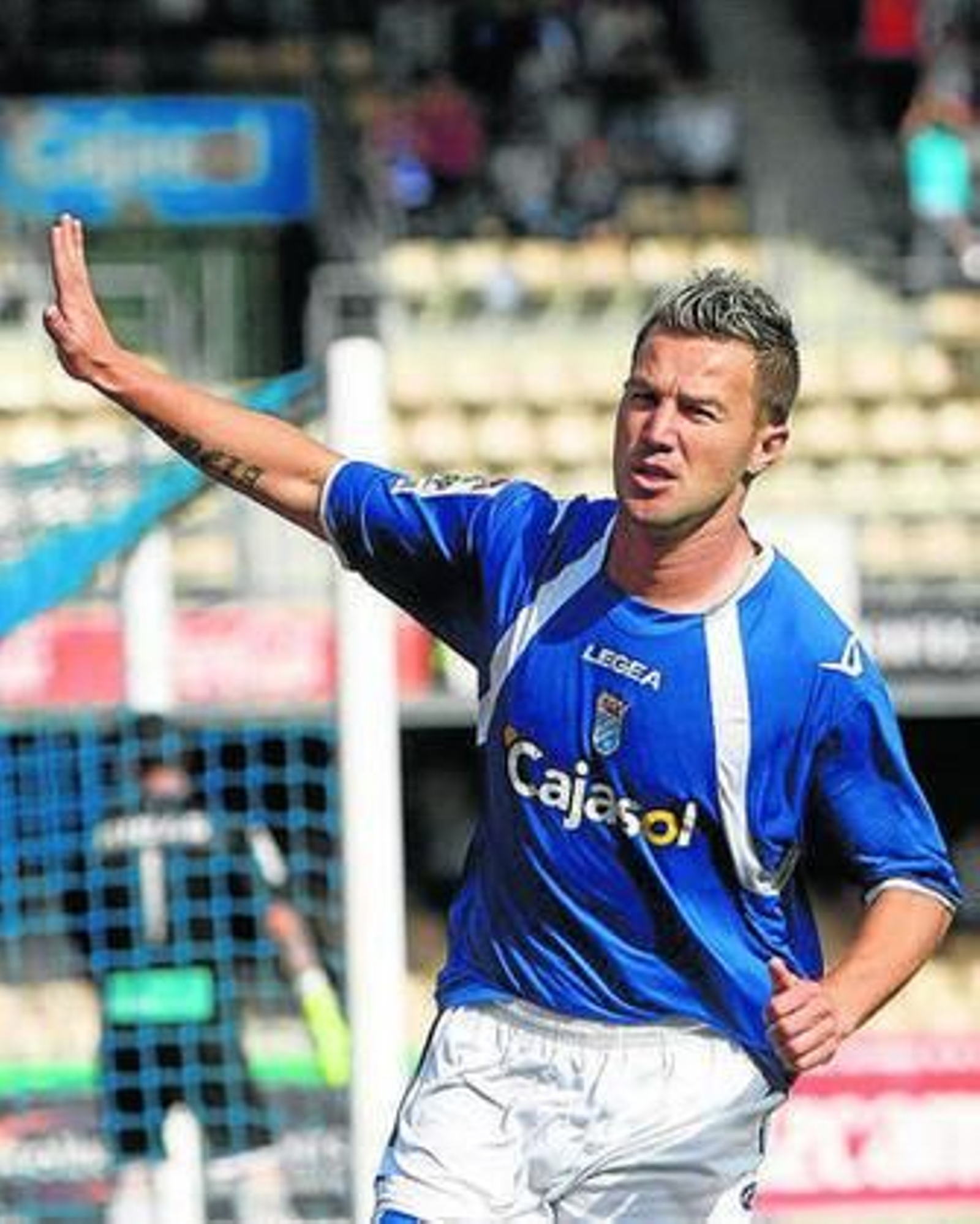 Antoñito celebra uno de sus dos goles al Salamanca.