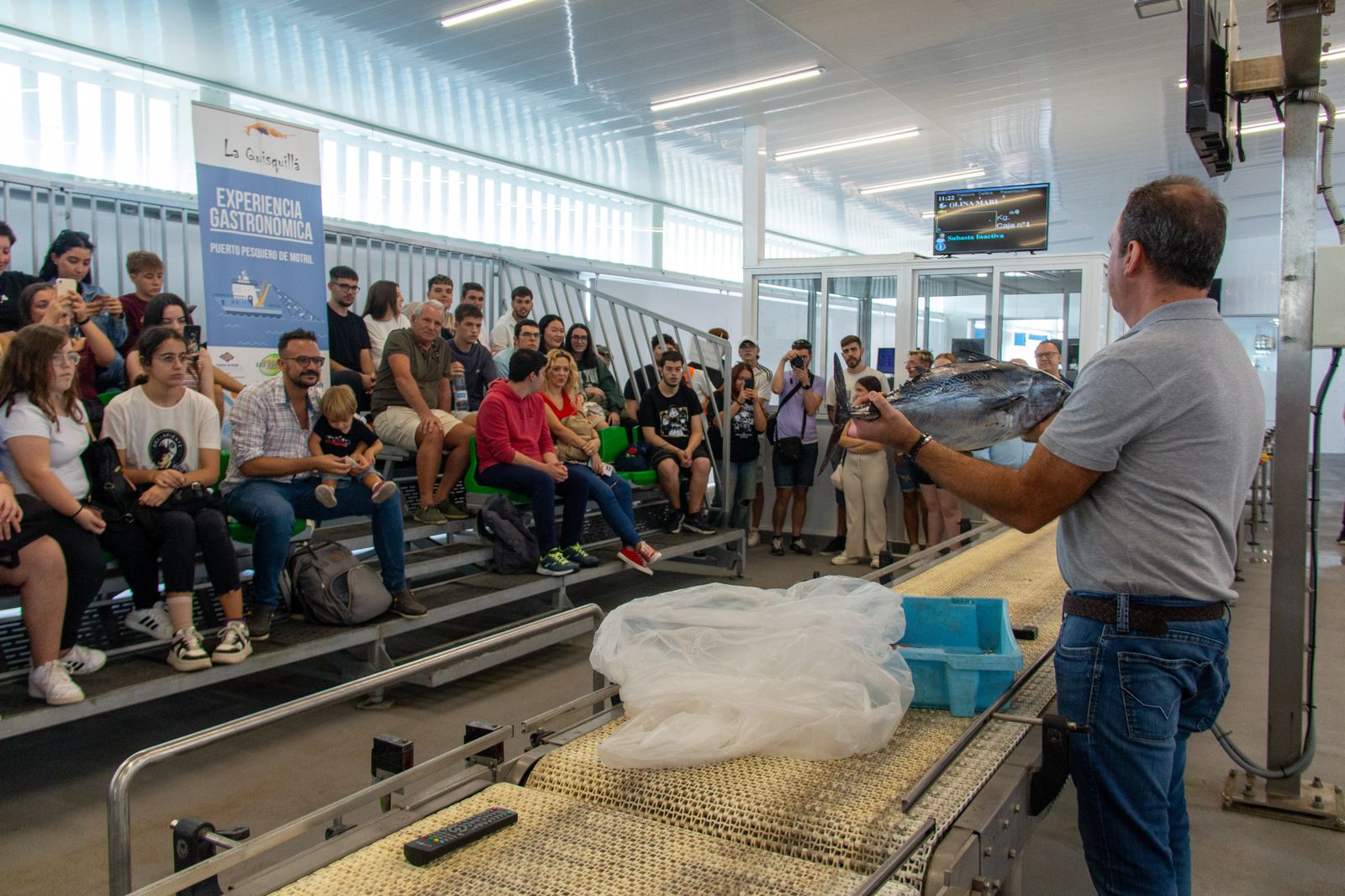 Una 'escuela' en plena lonja de Motril para enseñar a los cocineros del futuro