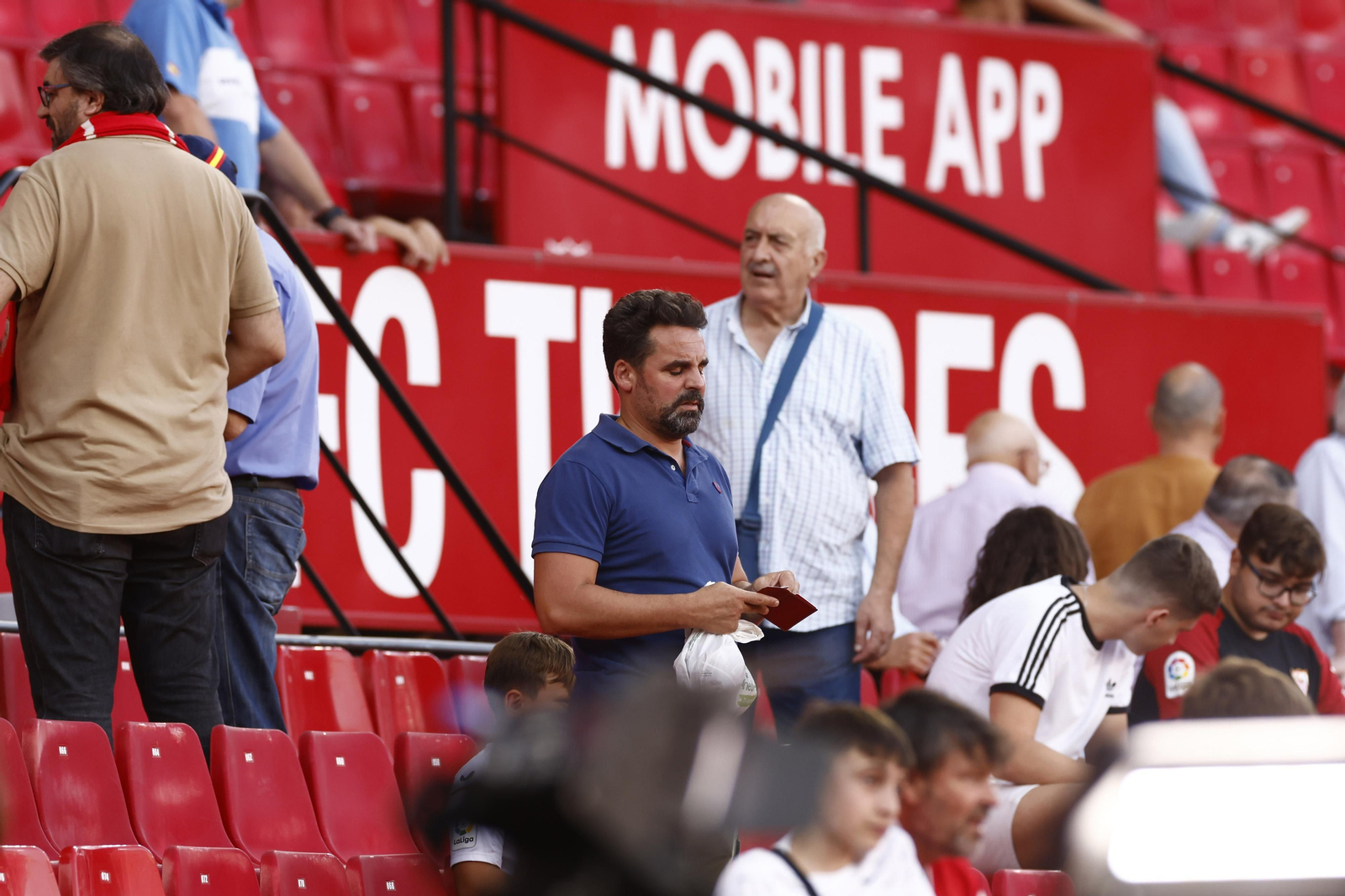 Búscate en las fotos del Sevilla-Valencia